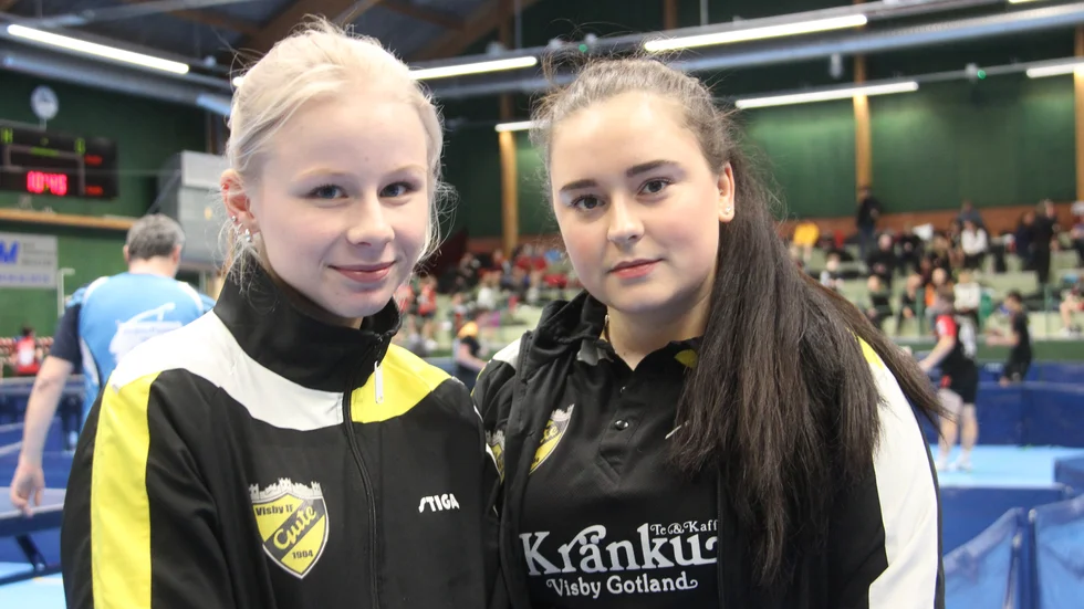 Sofie Hedbom och Elin Höögh från IF Gute i Visby, klubben som har som tradition att komma till tävlingarna i Enköping i januari varje år.