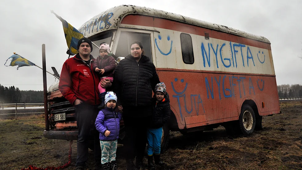 Märkligt att anmäla familjen Backlunds buss till kommunen iställler för att tala direkt med dem, skriver Lars Hylander.
