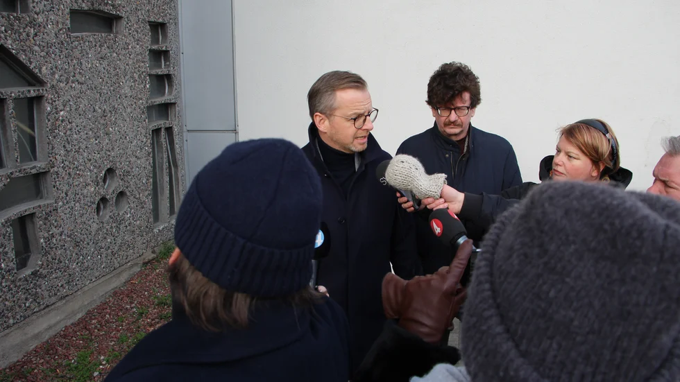 Inrikesminister Mikael Damberg (S) säger sig förstå att Norrköpingsbor är oroliga – och förbannade.