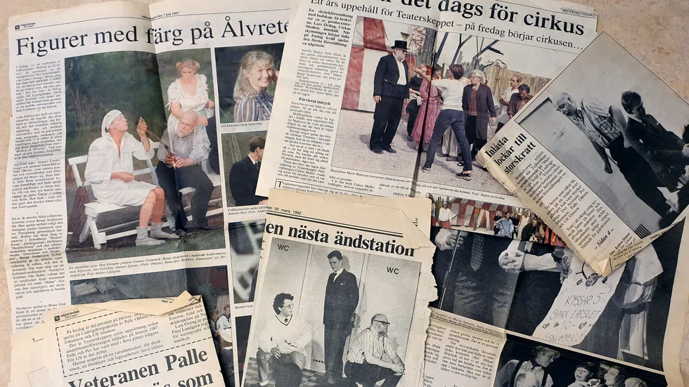 Tidningsklippen om Palle Ohlsén har varit många genom åren och de flesta har handlat om teater.