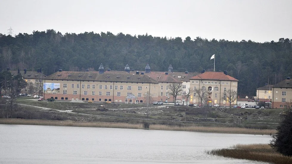 Limousinen fattade eld i Eldsundsviken, polisen utreder händelsen som skadegörelse.