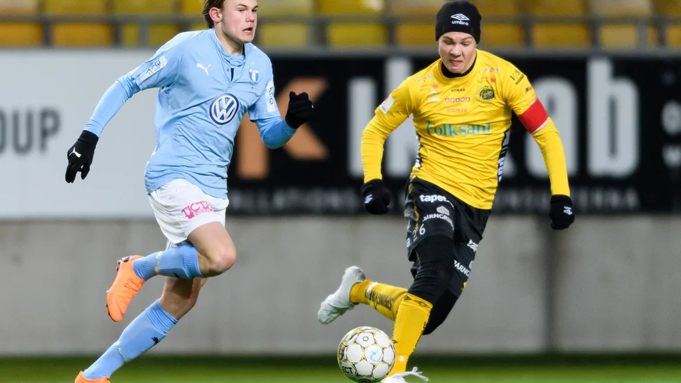 Patriot Sejdiu i en U17-match mot Elfsborg.