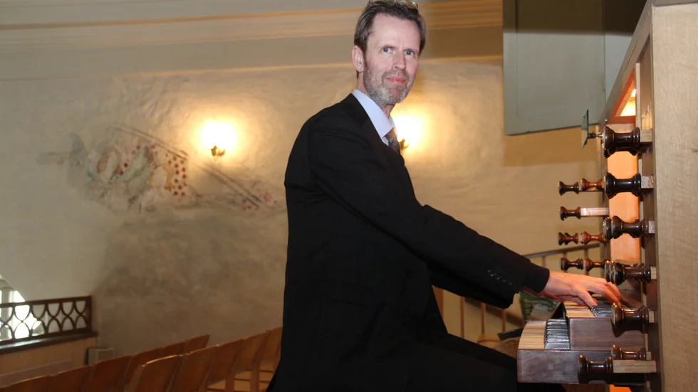 "Under kvällen kommer det även blygsamt nog framföras några låtar som jag har komponerat" säger kantorn Johan Wallin.