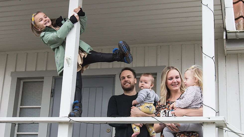 Martin Eriksson och Martina Rooth som växte upp i Motala var Stockholmsbor i tio år. Barnen Bill, Signe och Ilse fick dem att flytta tillbaka.