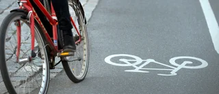 Cyklist hamnade på vindrutan i bilkrock