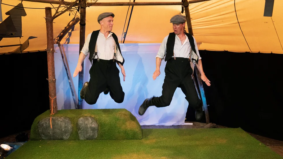 Sundsborn Teater gästar Gamleby med "Stenar i fickan".  