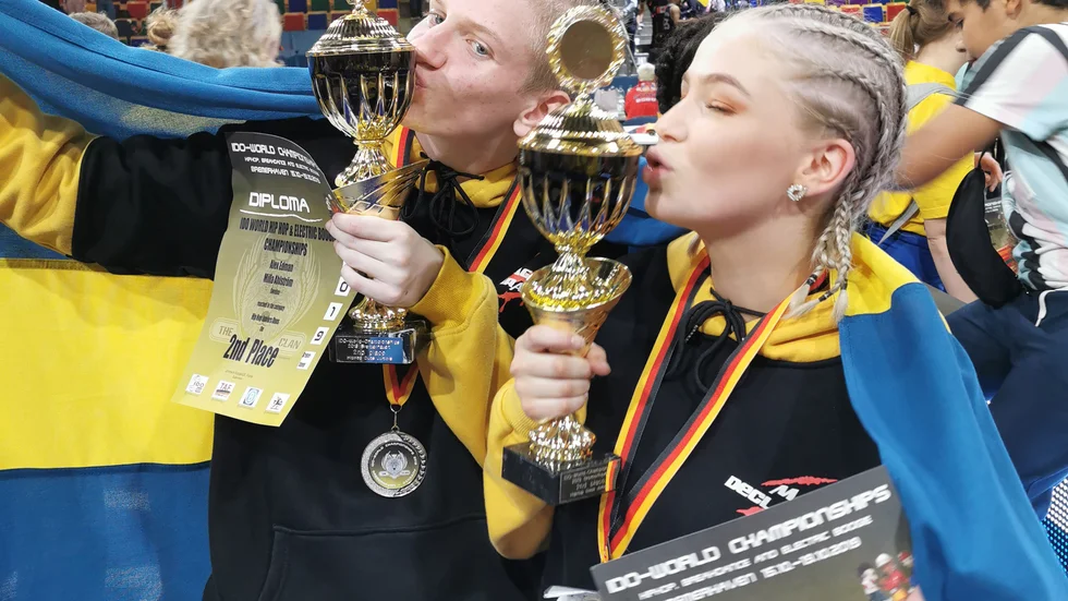 Karlholmskillen Alex Edman vann VM-silver i hip hop duo med Milla Ahlström från Gävle.