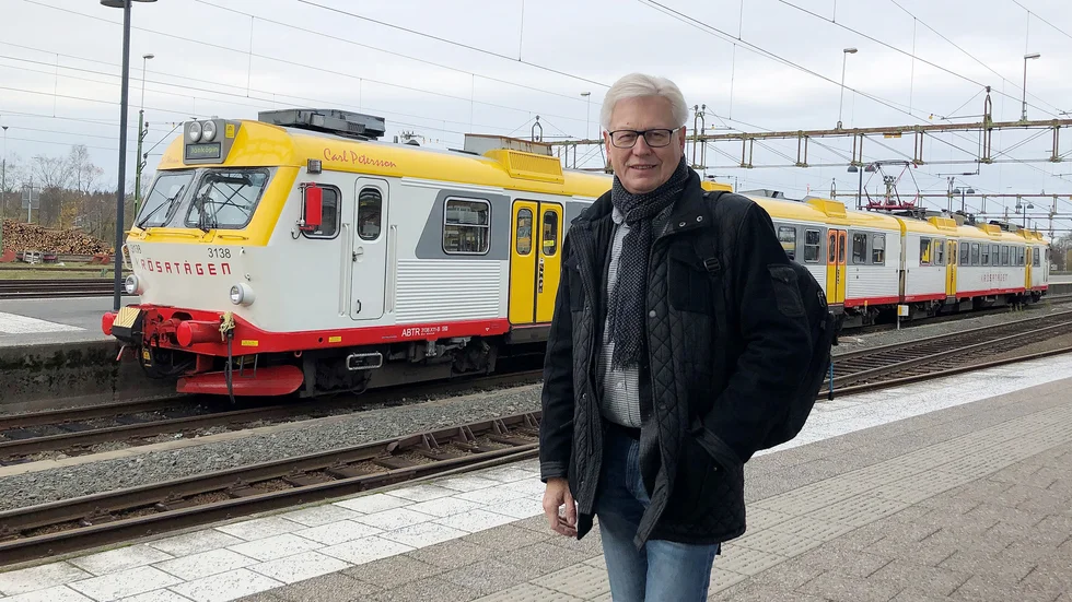 Anders Andersson vill stoppa tåget. Snabbtåget. Så han tar det vanliga tåget till Umeå för att bevaka motionen.