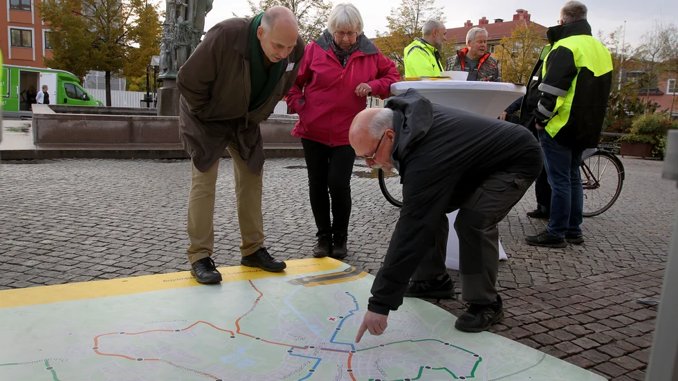 Lennart och Inger Andersson bor på Munksundet och hade en hel del åsikter om det nya busslinjenätet som de diskuterade med Johan Örjes (C), ordförande i trafik- och samhällsutvecklingsnämnden i Region Uppsala.