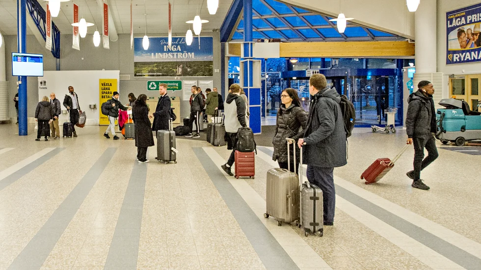 Dagen efter beskedet att Ryanair lägger ner sin bas på Skavsta fortsatte det mesta som vanligt. Men det finns en oro hos flera av dem som har flygplatsen som sin arbetsplats.
