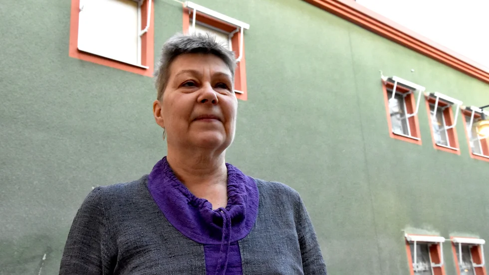 Karin Sundbaum, ombudsman vid Synskadades Riksförbund Norrbotten, är oroade över förslaget om bemanningen av taltidningen,. "Det måste finnas andra saker att spara in på.", säger hon.