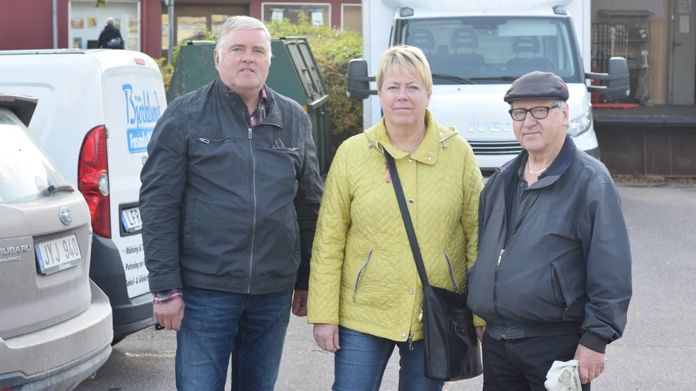 Wåge Lägermo, Askeryd: "Min favoritårstid. Det blir väldigt vackert ute." Laila Lägermo, Askeryd: "Jag gillar den inte. Bättre med sommarens värme." Kjell Lernedal, Kisa: Den är bra, jag gillar färgerna som hösten ger."