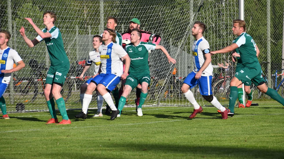 Södra Vi är med i kampen om kvalplats till division fyra. Nu möter man Djursdala SK i ett hett derby.