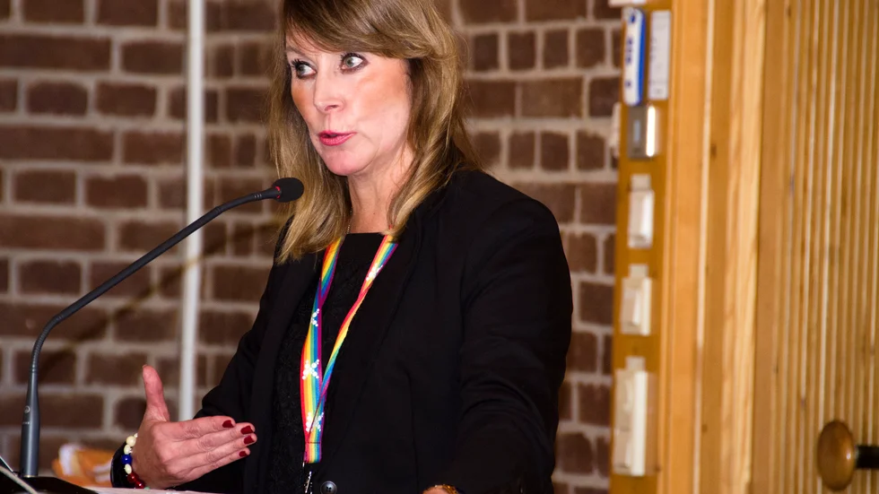 Katarina Burman säger att det kan hända saker, och att det gör budgeten svår att förutsäga.
