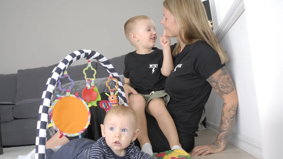 Viktoria Bergh med sönerna Frank och Ralf.