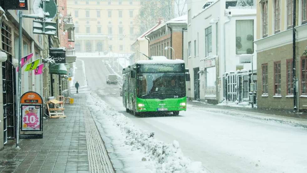 Låt konstmuseet vara kvar i Slottet, och ordna bussförbindelserna i stället,, skriver  Bengt Jacobowsky.