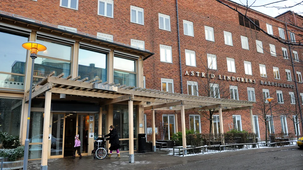 Tidiga uppgifter från läkare i Italien och Kina pekar på att barn och unga som genomgått levertransplantation klarar covid-19 bättre än genomsnittet.
