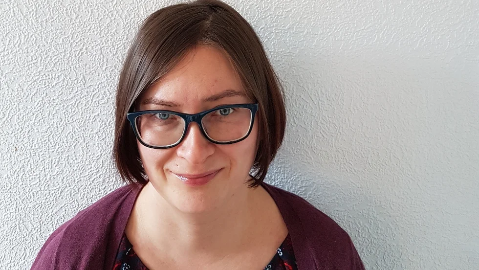 Den hårda attityden mot slöjbärande kvinnor bottnar enligt forskaren Nina Jakku i en negativ syn på muslimer som funnits ända sedan kolonialismen.