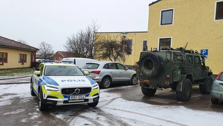 Ett av de stulna fordonen hittades utanför Västerås och det andra hittades några dagar senare i Sala kommun.
