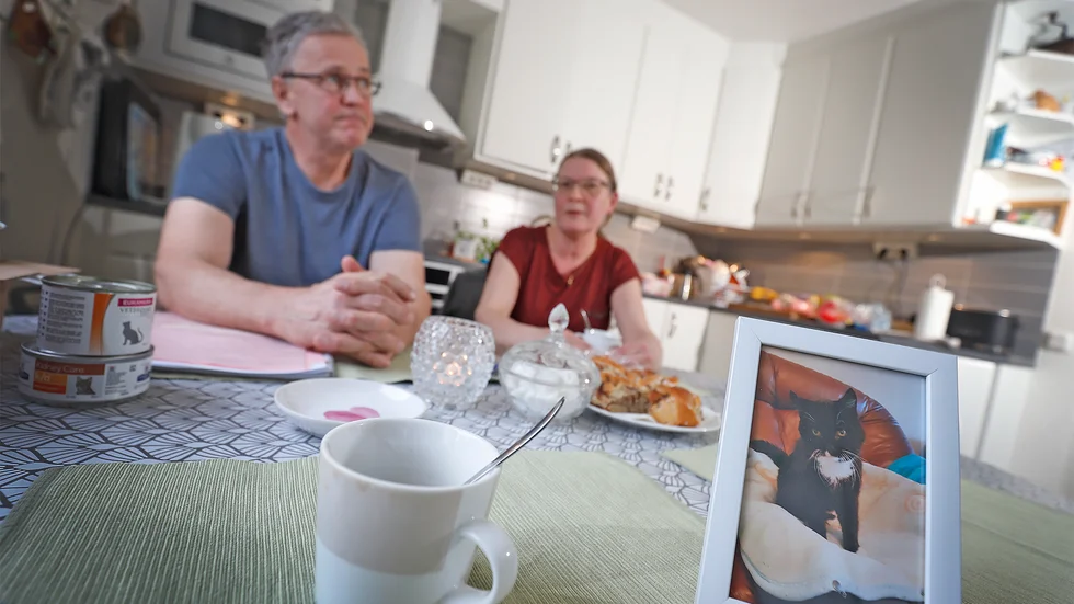 För fyra veckor sedan avlivades Katten Kalle. För husse och matte, Arto och Teija Matila, blev det ett uppslitande slut. De hade gärna tillbringat en stund till med sin ära familjemedlem. 