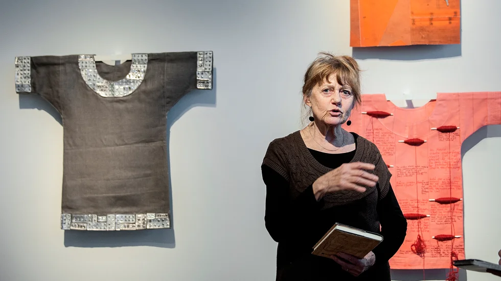 Gunilla Samberg arbetar konceptuellt med idéer som gestaltas i performance, installationer, objekt och bilder. Nu är hon aktuell med utställningen "SomKropp - till Marie och Marlene" som knyter an till Metoo-rörelsen och Barnkonventionen.