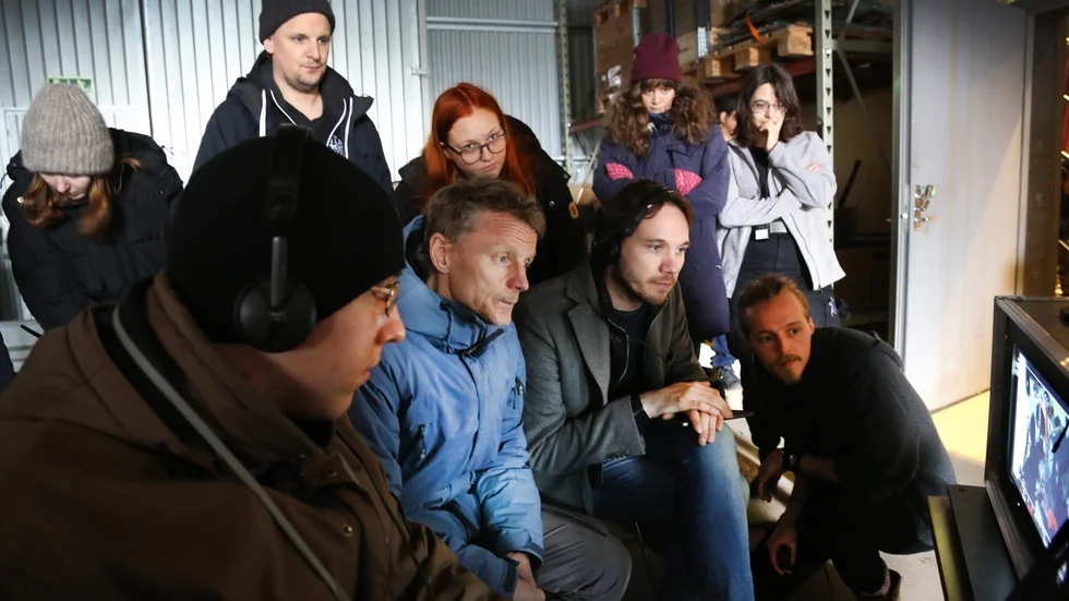 Filmfotografen Leif Eiranson och regissören Johan Bodell är gästlärare under två av sex inspelningsveckor men dramaserien görs i skarpt läge för att om ett halvår visas på kanalen Seefiction.