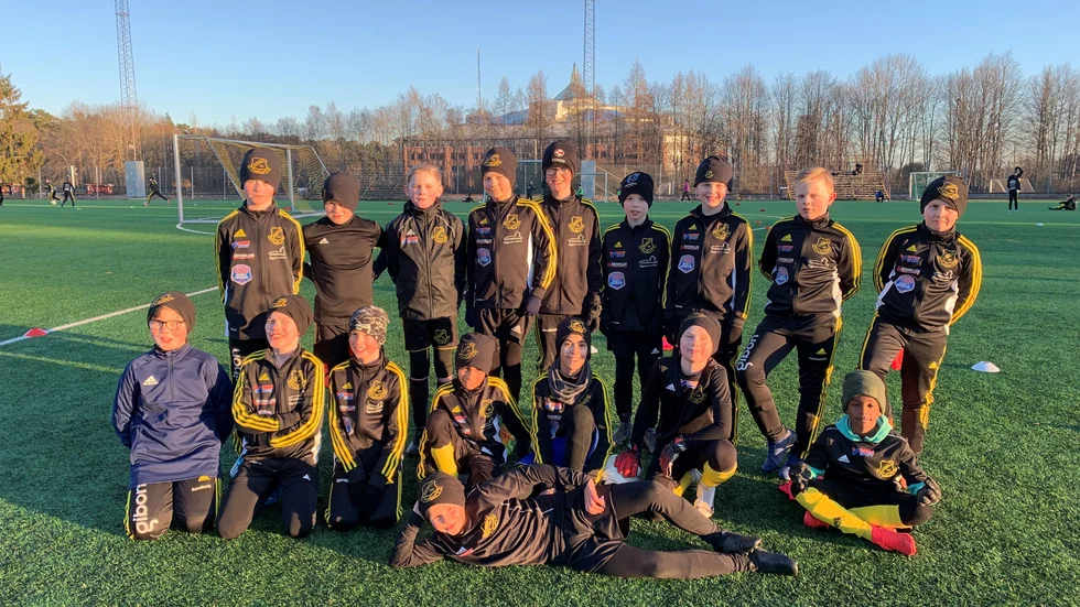 Stående fr v: Lucas Thun, August Erikson, Hugo Hansson, Anton Lundin, Oskar Anundsson, Theo Agenheim, Melker Svensson, Anton Hemström, Charlie Kalldin
Främre raden fr v:Alfons Sandberg, Maximilian Donnerberg, Edvin Egervärn, Destan Akkurt, Ahmad Al-Nabulsi, Theo Magnusson, Musab Adbirahman
Liggande: Milo Andersson Vaxell.
Saknas på bilden gör: Måns Rowa, Kemron Lule, Felix Johansson, Teo Pettersson, Noel Lindberg, Vilmer Olsen och Vincent Olsson.