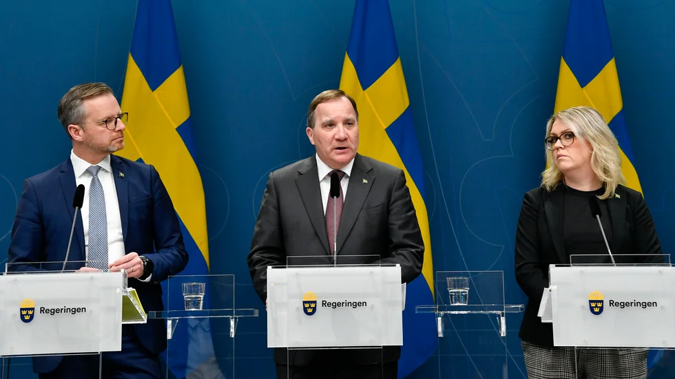 Stefan Löfven vädjar till folkvettet. 