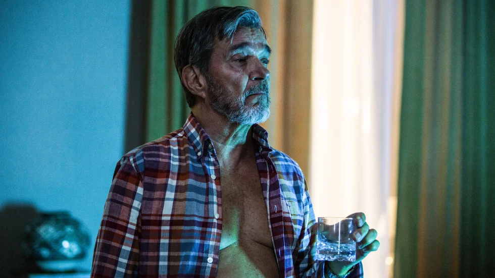 Kjell Bergqvist som kriminalkommissarie Bäckström, i tv-serien med samma namn. Pressbild.