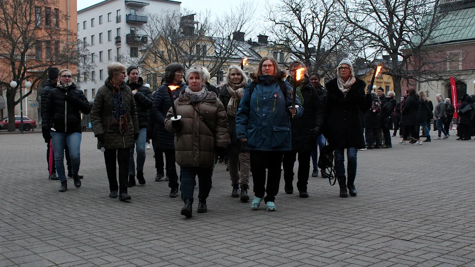 Dagens debattör Ann Björling ses här i spetsen för en demonstration som undersköterskeupproret genomförde vid ett tidigare tillfälle. 