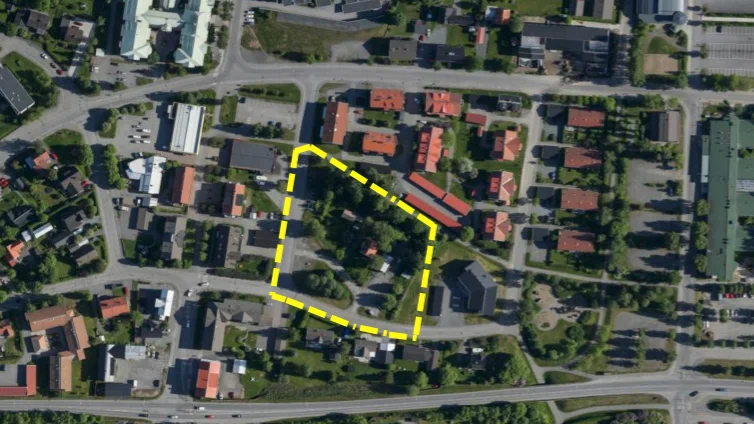 Här är området inringat med gult. Det ligger öster om Sörböle torg och ganska nära Campus. 