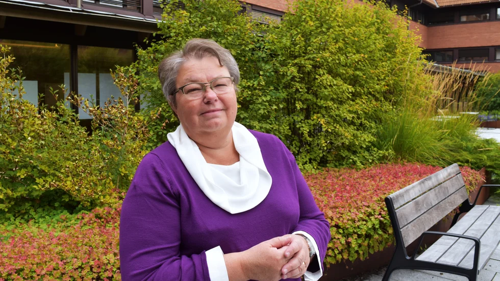 Att politikerna satsat på yrkesutbildningar och att man inte får räkna alla elever ger en högre kostnad per elev i gymnasiet, enligt Lena Nilsson, stabschef.