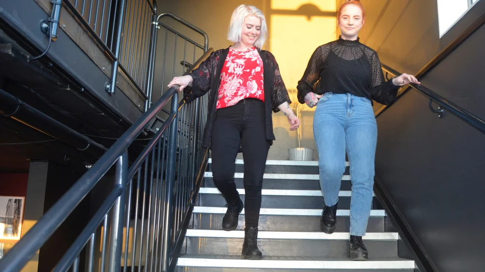 Nadia Wallmark och Josefine Lindholm, initiativtagare till Skells Future Females, brinner för jämställdhet. ”Feminism är inte manshat”, säger Josefine Lindholm. 