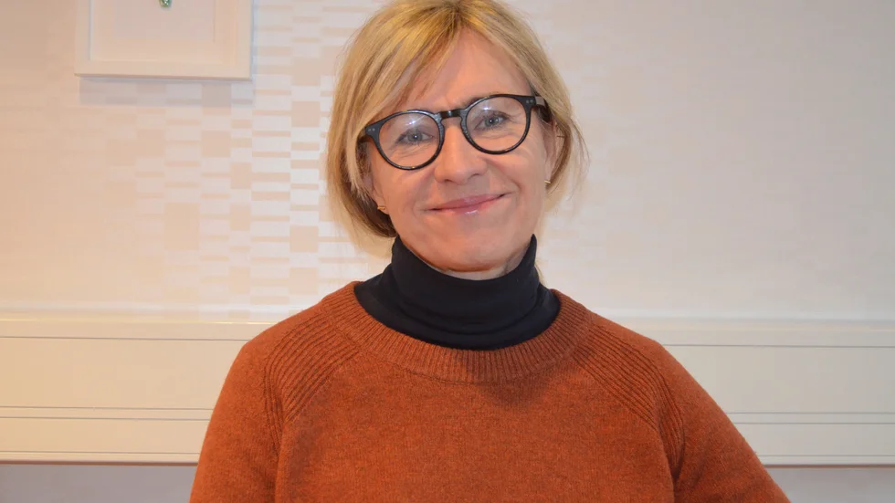 Rektor på Örjansskolan, Doris Hjelm, tycker att arbetet med mosaikplattorna är ett toppenprojekt. 