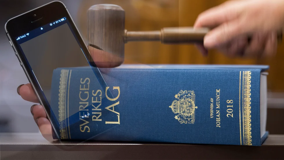 Rätten konstaterar att filmerna utan tvekan var av tydlig barnpornografisk karaktär, men också att mannen uppmanats av polisen att behålla filmerna.