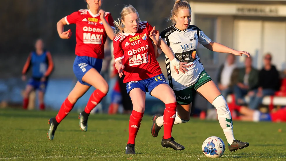 VGIF:s damer, här under ett derby mot Boren under en tidigare säsong, tvingades lämna walk over i helgens match mot Boren B.