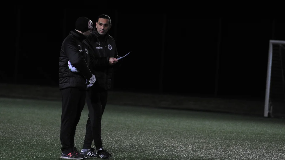 Värmbols FC befinner sig just nu i ett enda stort mörker inför 2022. De enda frågorna som fått ett svar är att det blir division 2-spel och att Janne Melle slutar som tränare. 
