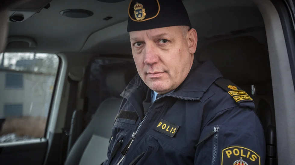 Polisen vill ha tips om avvikande aktivitet i Stenhagen under tisdagskvällen.