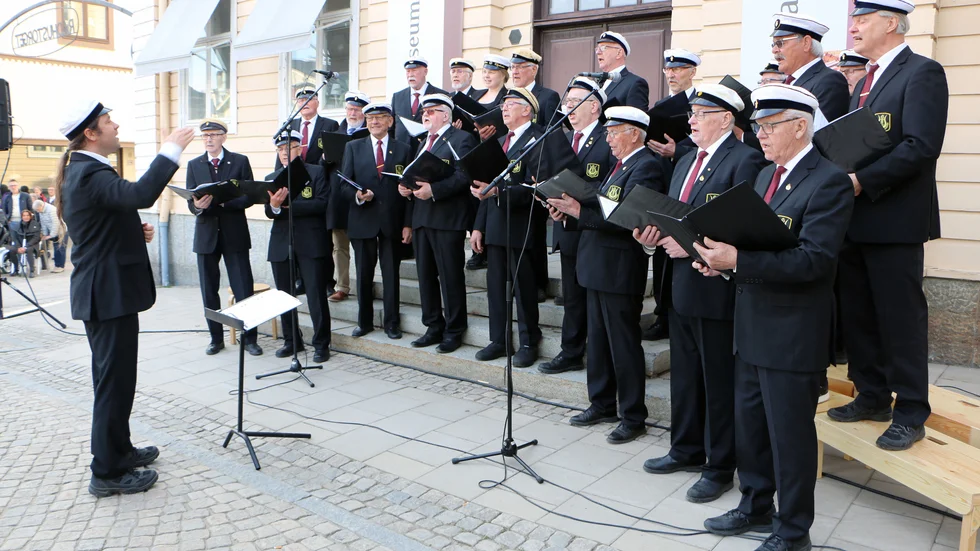 SCA Pitebygdens manskör har sjungit in valborg på rådhustorget i över 40 år. Nu bryts traditionen, då valborgsfirandet ställs in på grund av Covid-19. (Arkivbild)
