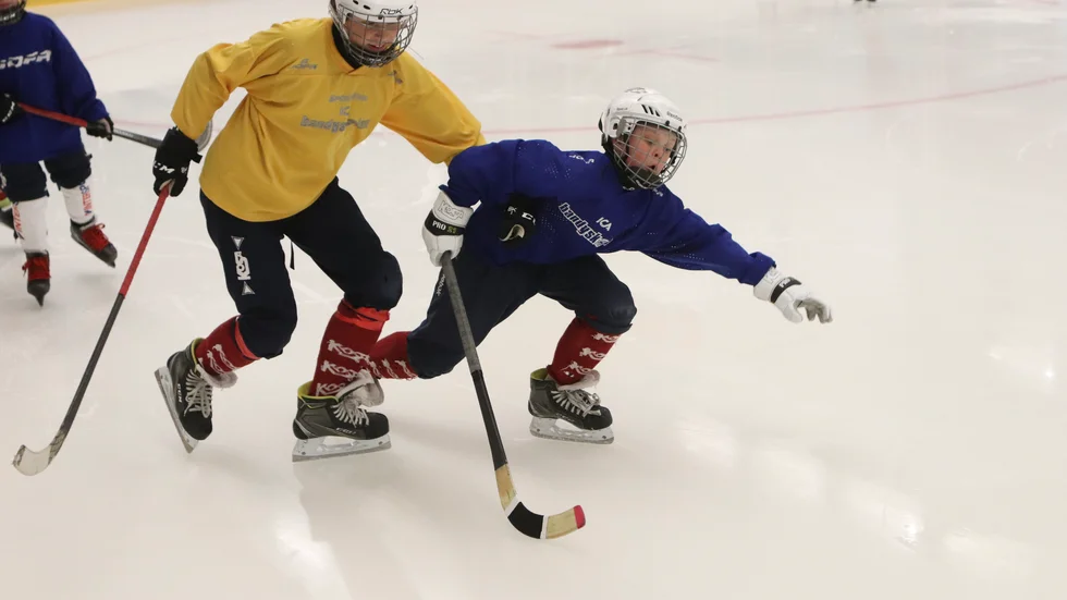 KVBS U12-lag förlänger bandysäsongen med räningar i ishallen.