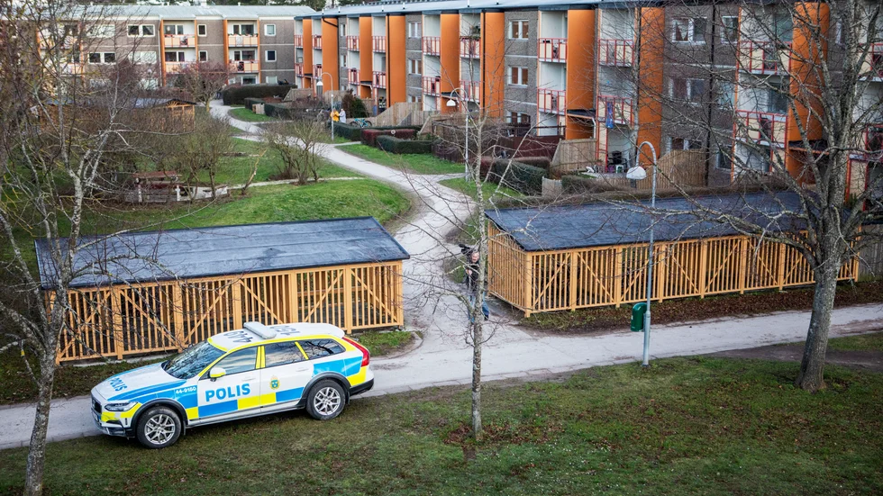 Polisen kom till platsen strax före klockan 03. Den nu åtalade mannen hördes vid de inledande förhören som vittne men blev snabbt misstänkt för brott.