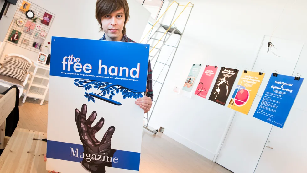 Charlie Bergkvist med sitt magasin i storformat.
