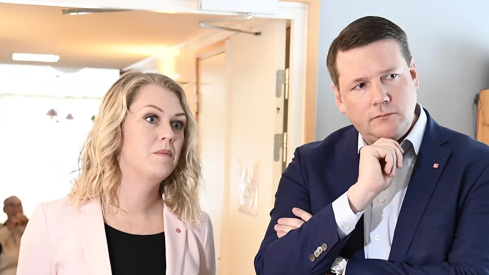 Socialminister Lena Hallengren (S) och Kommunals ordförande Tobias Baudin. Arkivbild.