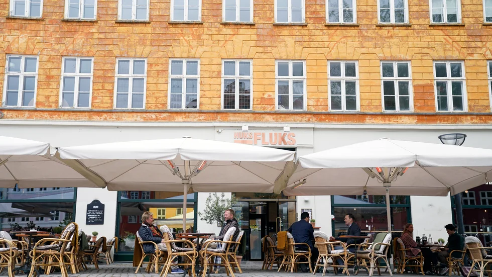 Danmark öppnar bland annat skolor och restauranger.