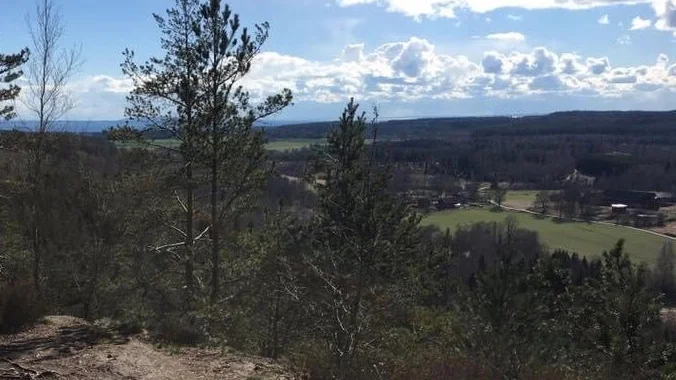 Motalas alper. Kring Håleberget norr om stan blir det ett nytt trail-lopp den 17 maj. Med max 20 deltagare. Jimmy Selvin har hittat löpningen och vill arrangera.