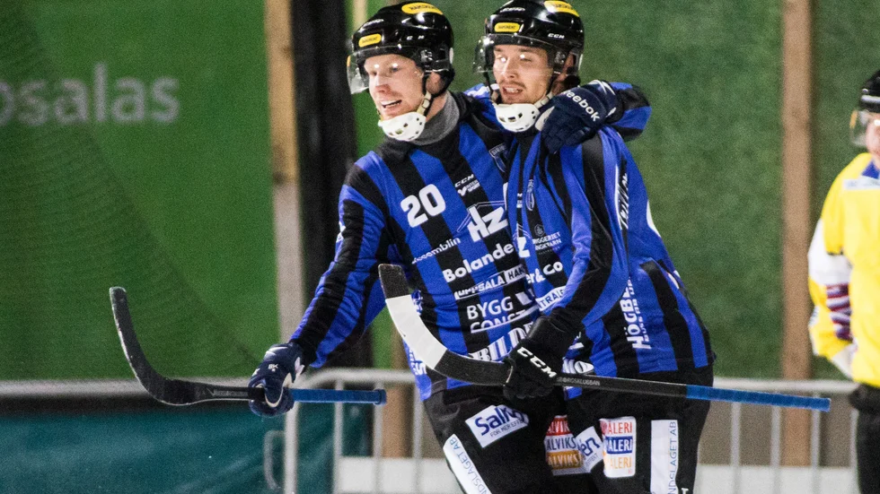 Kalle Mårtensson (nr 20), här jublande tillsammans med Teemu Määttä, kan vara nära en förlängning av sitt kontrakt med Sirius.