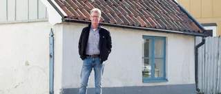 Han har öppnat bed & breakfast - i Vadstenas minsta hus