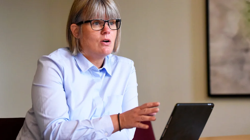 Kommunalrådet Ulrika Jeansson (S) välkomnar det nya stödpaketet från regeringen. "Alla de pengar vi fått i år behövs, annars hade det inte gått", säger hon.