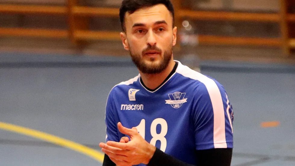 Dardan Lushtaku var VVK-värvningen i höstas som gav eko i volley-Sverige. Nu är han klar för ännu en säsong, som spelande tränare.