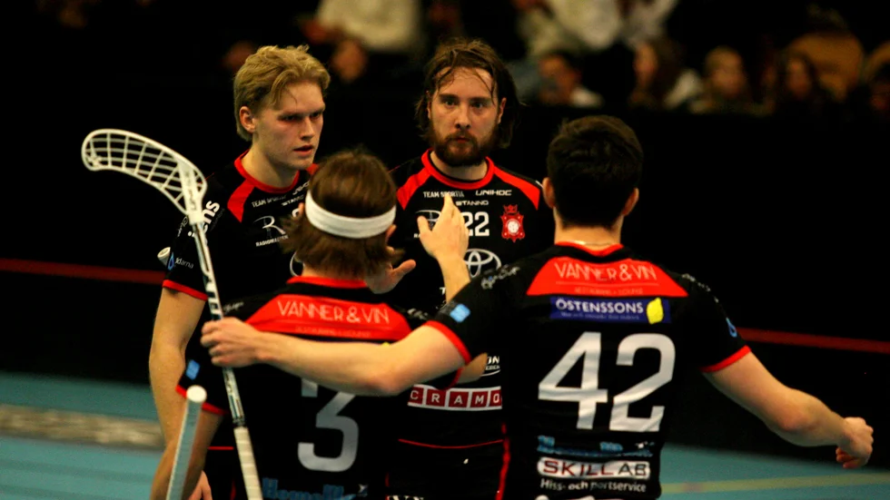 Meriterade Martin Hovlund, nummer 22 i en match hemma i vintras, är med från början i Solfjäderstadens försäsongsträning och uppges träna hårdast av alla på passen.